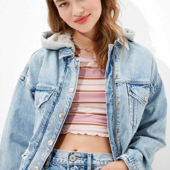 🔆 AMERICAN EAGLE Cropped Raw Hem Hooded Distressed Denim Jean Jacket Size Medium - Picture 10 of 10